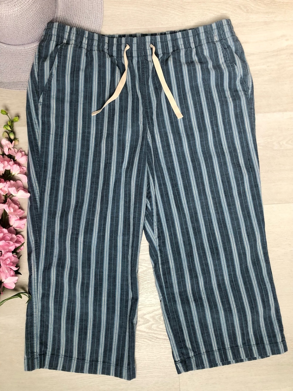 L.L.Bean Lakewashed Chambray Striped Cropped Pull On Pant Size 18P